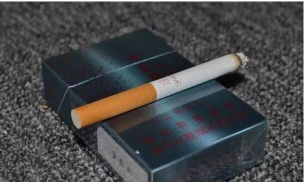黃鶴樓游泳回歸，爺爺輩最喜愛的香煙品牌