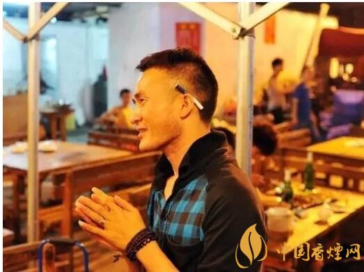 香煙夾耳朵上是怎么來(lái)的，耳夾煙是男人的專利