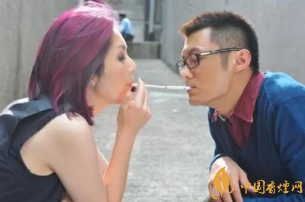 香煙夾耳朵上是怎么來(lái)的，耳夾煙是男人的專利
