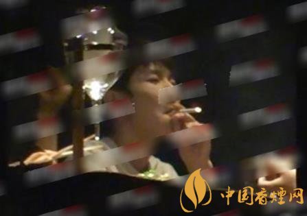 王源朋友聚會時吸煙 這四款香煙酒桌上面必備！